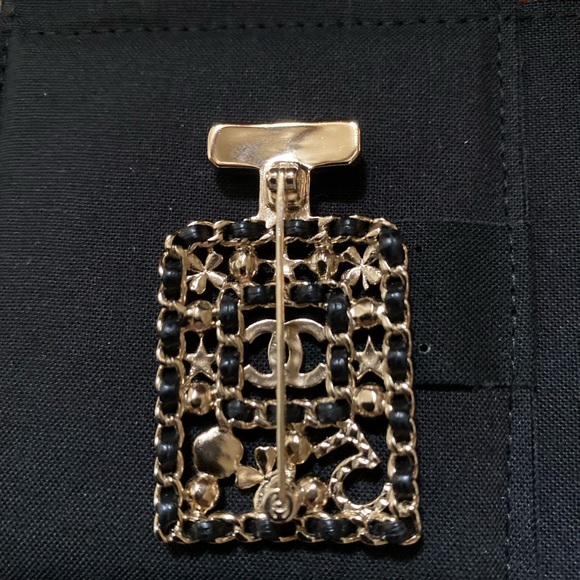 CHANEL No.5 Perfume bottle brooch golden hardware, leather, faux pearl - Picture 5 of 5